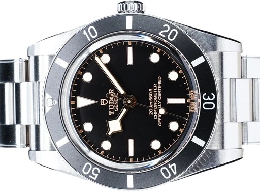 Titel: Black Bay 54 79000N fra 2023 (Nyhed)
Mærke: Tudor
Model: Black Bay 54
Ref.: 79000N
Årgang: 2023
Tilbehør: Boks og Papirer
Stand: 9.5 (Brugt)
Pris: 26.995 kr.
Diameter: 37mm
Funktioner:
Skivefarve: Sort
Rem: Metal
Kassemateriale: Stål
Kategori: Dykker
Køn: Herre
Match: 100.0%
Billedet ejes af GP Watches (1122059) Et Tudor ur