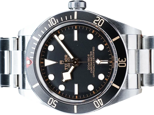 Titel: Black Bay 58 (Nyhed)
Mærke: Tudor
Model: Black Bay 58
Ref.: 79030N
Kategori: Dykker
Diameter: 39mm
Funktioner: Dato
Årgang: 2026
Pris: 27995
Stand: 10.0 (Nyt)
Skivefarve: Sort
Rem: Metal
Kassemateriale: Stål
Køn: Herre
Match: 100.0%
Billedet ejes af GP Watches (949852) Et Tudor ur
