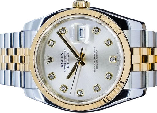 Title: Datejust 36 MM (New)
Brand: Rolex
Model: Datejust
Ref: 116233
Category: Dress
Diameter: 36mm
Functions: Dato
Year: 2010
Price: 71995
Condition: 9.0
Dial Color: Sølv
Strap: Metal
Case material: Guld
Gender: Herre
Match: 100.0%
Billedet er ejet af GP Watches (887361) Et Rolex ur