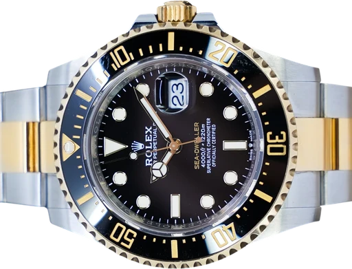 Title: Sea-Dweller 43 MM (New)
Brand: Rolex
Model: Sea-Dweller
Ref: 126603
Category: Dykker
Diameter: 43mm
Functions: Dato
Year: 2021
Price: 109995
Condition: 9.5
Dial Color: Sort
Strap: Metal
Case material: Guld
Gender: Herre
Match: 100.0%
Billedet er ejet af GP Watches (742927) Et Rolex ur
