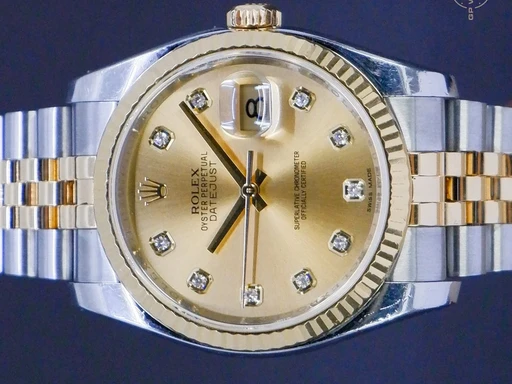 Title: Datejust 36 MM
Brand: Rolex
Model: Datejust
Ref: 116233
Category: Dress
Diameter: 36mm
Functions: Dato
Year: 2011
Price: 69995
Condition: 8.5
Dial Color: Gul
Strap: Metal
Case material: Guld
Gender: Herre
Match: 100.0%
Billedet er ejet af GP Watches (316449) Et Rolex ur