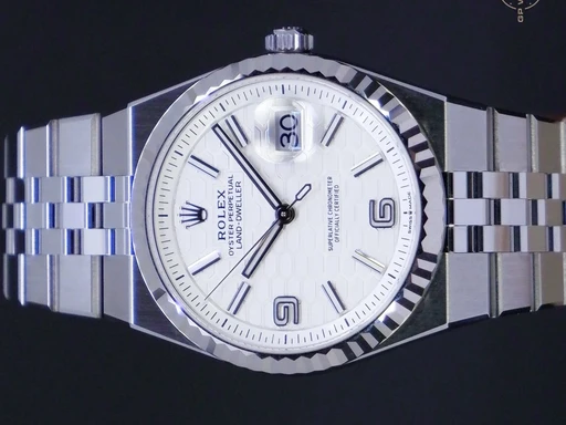 Title: Land-Dweller 36 MM (New)
Brand: Rolex
Model: Land-Dweller 36 MM
Ref: 127234
Category: Dress
Diameter: 36mm
Functions: Dato
Year: 2025
Price: 174995
Condition: 10.0
Dial Color: Sølv
Strap: Metal
Case material: Stål
Gender: Herre
Match: 100.0%
Billedet er ejet af GP Watches (547080) Et Rolex ur