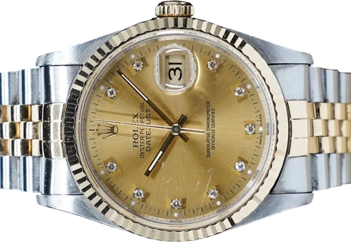 Titel: Datejust 16233
Mærke: Rolex
Model: Datejust
Ref.: 16233
Årgang: 1994
Tilbehør: Boks og Papirer
Stand: 7.5 (Brugt)
Pris: 46.995 kr.
Diameter: 36mm
Funktioner: Dato
Skivefarve: Guld
Rem: Metal
Kassemateriale: Stål
Kategori: Dress
Køn: Herre
Match: 100.0%
Billedet ejes af GP Watches (937492) Et Rolex ur