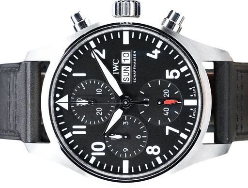 Titel: Pilot 41
Mærke: IWC
Model: Pilot 41
Ref.: IW388111
Kategori: Pilot
Diameter: 41mm
Funktioner: Kronograf, Dato, Ugedag
Årgang: 2026
Pris: 42995
Stand: 10.0 (Nyt)
Skivefarve: Sort
Rem: Læder
Kassemateriale: Stål
Køn: Herre
Match: 100.0%
Billedet ejes af GP Watches (930890) Et IWC ur