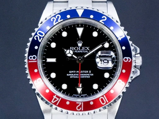 Title: GMT-Master II (Coke)
Brand: Rolex
Model: GMT-Master II
Ref: 16710
Category: Pilot
Diameter: 40mm
Functions: GMT, Dato
Year: 2006
Price: 93995
Condition: 8.5
Dial Color: Sort
Strap: Metal
Case material: Stål
Gender: Herre
Match: 100.0%
Billedet er ejet af GP Watches (236160) Et Rolex ur