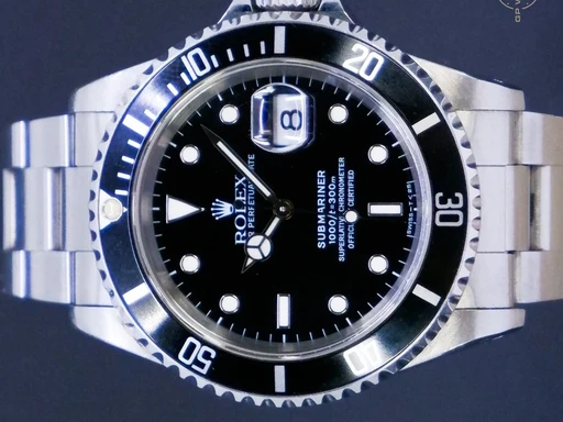 Title: Submariner 16610
Brand: Rolex
Model: Submariner 16610
Ref: 16610
Category: Dykker
Diameter: 40mm
Functions: Dato
Year: 1996
Price: 61995
Condition: 8.0
Dial Color: Sort
Strap: Metal
Case material: Stål
Gender: Herre
Match: 100.0%
Billedet er ejet af GP Watches (334699) Et Rolex ur