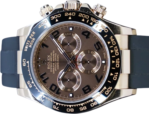 Title: Daytona 116515LN
Brand: Rolex
Model: Daytona 116515LN
Ref: 116515
Category: Racing
Diameter: 40mm
Functions: Kronograf, Dato
Year: 2019
Price: 249995
Condition: 9.0
Dial Color: Brun
Strap: Gummi
Case material: Guld
Gender: Herre
Match: 100.0%
Billedet er ejet af GP Watches (876701) Et Rolex ur