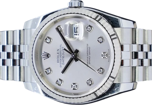 Title: Datejust 36 MM
Brand: Rolex
Model: Datejust
Ref: 116234
Category: Dress
Diameter: 36mm
Functions: Dato
Year: 2006
Price: 66995
Condition: 9.0
Dial Color: Grå
Strap: Metal
Case material: Stål
Gender: Herre
Match: 100.0%
Billedet er ejet af GP Watches (876652) Et Rolex ur