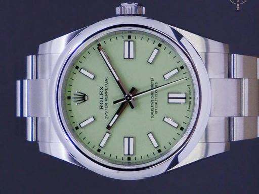 Title: Oyster Perpetual 41 MM
Brand: Rolex
Model: Oyster Perpetual
Ref: 134300
Category: Dress
Diameter: 41mm
Functions:
Year: 2025
Price: 69995
Condition: 10.0
Dial Color: Grøn
Strap: Metal
Case material: Stål
Gender: Herre
Match: 100.0%
Billedet er ejet af GP Watches (530481) Et Rolex ur