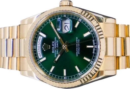 Title: Daydate 118238
Brand: Rolex
Model: Daydate
Ref: 118238
Category: Dress
Diameter: 36mm
Functions: Dato, Ugedag
Year: 2013
Price: 194995
Condition: 9.0
Dial Color: Grøn
Strap: Metal
Case material: Guld
Gender: Herre
Match: 100.0%
Billedet er ejet af GP Watches (334724) Et Rolex ur