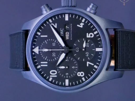 Title: Pilot 41 Top Gun
Brand: IWC
Model: Pilot 41 Top Gun
Ref: IW388106
Category: Pilot
Diameter: 41mm
Functions: Kronograf, Dato, Ugedag
Year: 2025
Price: 70995
Condition: 10.0
Dial Color: Sort
Strap: Andet
Case material: Keramik
Gender: Herre
Match: 100.0%
Billedet er ejet af GP Watches (484386) Et IWC ur