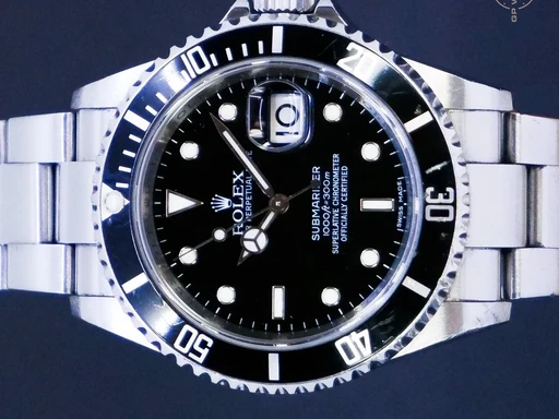 Title: Submariner 16610
Brand: Rolex
Model: Submariner
Ref: 16610
Category: Dykker
Diameter: 40mm
Functions: Dato
Year: 2008
Price: 64995
Condition: undefined
Dial Color: Sort
Strap: Metal
Case material: Stål
Gender: Herre
Match: 100.0%
Billedet er ejet af GP Watches (334674) Et Rolex ur