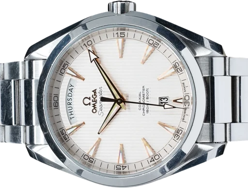 Titel: Seamaster Aqua Terra 41 MM Day Date
Mærke: Omega
Model: Seamaster Aqua Terra Day Date
Ref.: 231.10.42.22.02.001
Årgang: 2018
Tilbehør: Boks og Papirer
Stand: 9.0 (Brugt)
Pris: 32.995 kr.
Diameter: 41mm
Funktioner: Dato, Ugedag
Skivefarve: Hvid
Rem: Metal
Kassemateriale: Stål
Kategori: Sport
Køn: Herre
Match: 100.0%
Billedet ejes af GP Watches (1116254) Et Omega ur