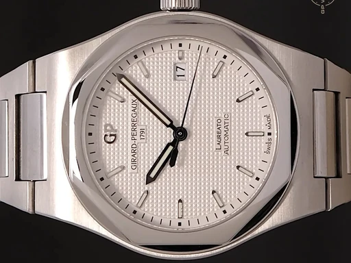 Title: Girard Perregaux Laureato
Brand: Girard-Perregaux
Model: Laureato 225th Anniversary Limited Edition
Ref: 81000
Category: Sport
Diameter: 41mm
Functions: Dato
Year: 2020
Price: 79995
Condition: undefined
Dial Color: Hvid
Strap: Metal
Case material: Stål
Gender: Herre
Match: 100.0%
Billedet er ejet af GP Watches (101435) Et Girard-Perregaux ur