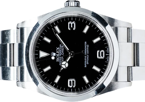 Titel: Explorer I 36 mm (Nyhed)
Mærke: Rolex
Model: Explorer I
Ref.: 114270
Årgang: 2005
Tilbehør: Boks og Papirer
Stand: 8.5 (Brugt)
Pris: 46.995 kr.
Diameter: 36mm
Funktioner:
Skivefarve: Sort
Rem: Metal
Kassemateriale: Stål
Kategori: Sport
Køn: Herre
Match: 100.0%
Billedet ejes af GP Watches (1198057) Et Rolex ur