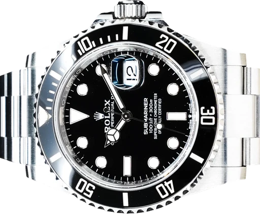 Titel: Submariner
Mærke: Rolex
Model: Submariner
Ref.: 126610LN
Årgang: 2022
Tilbehør: Boks og Papirer
Stand: 9.0 (Brugt)
Pris: 89.995 kr.
Diameter: 41mm
Funktioner: Dato
Skivefarve: Sort
Rem: Metal
Kassemateriale: Stål
Kategori: Dykker
Køn: Herre
Match: 100.0%
Billedet ejes af GP Watches (1025763) Et Rolex ur