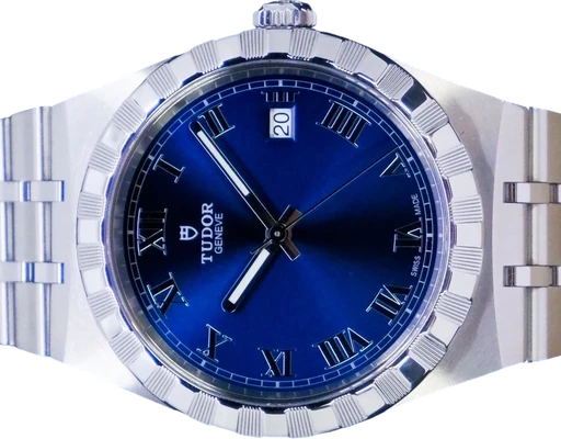 Title: Royal 38 MM
Brand: Tudor
Model: Royal
Ref: 28500
Category: Sport
Diameter: 38mm
Functions: Dato
Year: 2025
Price: 13995
Condition: 9.5
Dial Color: Blå
Strap: Metal
Case material: Stål
Gender: Herre
Match: 100.0%
Billedet er ejet af GP Watches (593187) Et Tudor ur