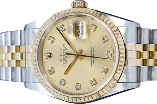 Title: Datejust 16233
Brand: Rolex
Model: Datejust
Ref: 16233
Category: Dress
Diameter: 36mm
Functions: Dato
Year: 1999
Price: 51995
Condition: 8.0
Dial Color: Guld
Strap: Metal
Case material: Stål
Gender: Herre
Match: 100.0%
Billedet er ejet af GP Watches (782645) Et Rolex ur