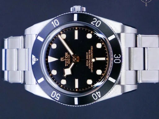 Title: Black Bay 54
Brand: Tudor
Model: Black Bay 54
Ref: 79000N
Category: Dykker
Diameter: 37mm
Functions: Dato
Year: 2025
Price: 25995
Condition: undefined
Dial Color: Sort
Strap: Metal
Case material: Stål
Gender: Herre
Match: 100.0%
Billedet er ejet af GP Watches (407163) Et Tudor ur