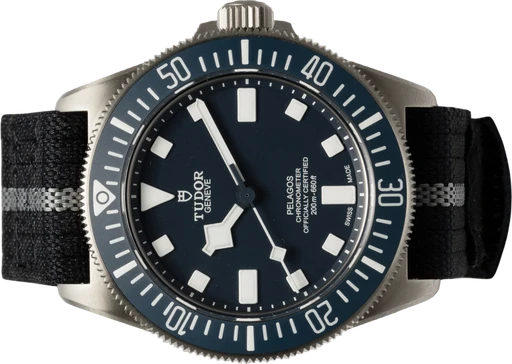 Titel: Pelagos FXD
Mærke: Tudor
Model: Pelagos FXD
Ref.: 25707B/21
Årgang: 2021
Tilbehør: Boks og Papirer
Pris: 45.500 kr.
Diameter: 42mm
Funktioner:
Skivefarve: Blå
Rem: Stof
Kassemateriale: Titanium
Kategori: Dykker
Køn: Herre
Match: 100.0%
Billedet ejes af Hvelplund (1187991) Et Tudor ur