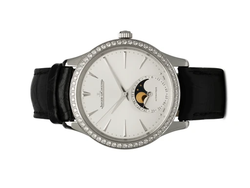 Title: Master Ultra Thin Moon
Brand: Jaeger-LeCoultre
Model: Master Ultra Thin Moon
Ref: Q1258401
Category: Dress
Diameter: 34mm
Functions: Ugedag, Månefase
Year: 2017
Price: 75000
Condition: undefined
Dial Color: Hvid
Strap: Læder
Case material: Stål
Gender: Herre
Match: 100.0%
Billedet er ejet af Hvelplund (102450) Et Jaeger-LeCoultre ur