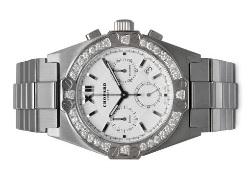 Title: St. Moritz
Brand: Chopard
Model: St. Moritz
Ref: 8379
Category: Sport
Diameter: 38mm
Functions: Dato, Kronograf
Year: null
Price: 55400
Condition: undefined
Dial Color: Hvid
Strap: Metal
Case material: Stål
Gender: Herre
Match: 100.0%
Billedet er ejet af Hvelplund (102453) Et Chopard ur