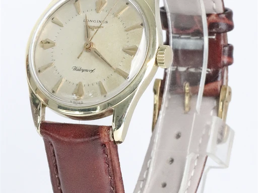 Title: Watersport
Brand: Longines
Model: Watersport
Ref: KU3736
Category: Dress
Diameter: 33mm
Functions:
Year: 1960
Price: 5000
Condition: undefined
Dial Color: Hvid
Strap: Læder
Case material: Guld
Gender: Herre
Match: 100.0%
Billedet er ejet af Krognos (136090) Et Longines ur