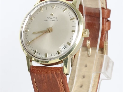 Title: vintage automatik ur fra 1960'erne
Brand: Zenith
Model:
Ref: KU5024
Category: Dress
Diameter: 33mm
Functions: Dato
Year: 1960
Price: 5000
Condition: undefined
Dial Color: Sølv
Strap: Læder
Case material: Guld
Gender: Herre
Match: 100.0%
Billedet er ejet af Krognos (136002) Et Zenith ur