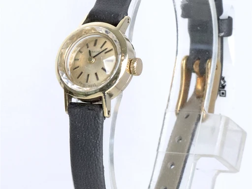 Title: KU2175
Brand: Tissot
Model: 
Ref: KU2175
Category: Dress
Diameter: 17mm
Functions: 
Year: 1960
Price: 3800
Condition: undefined
Dial Color: Guld
Strap: Læder
Case material: Guld
Gender: Dame
Match: 100.0%
Billedet er ejet af Krognos (347268) Et Tissot ur