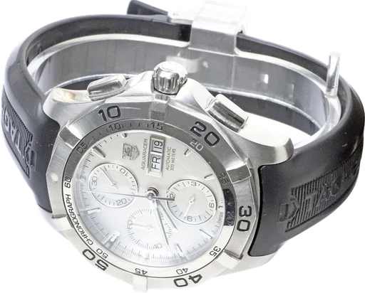 Title: Tag Aquaracer Automatic
Brand: Heuer
Model: Aquaracer Automatic
Ref: KU3276/ERW8185
Category: Sport
Diameter: 44mm
Functions: Kronograf, Dato, Ugedag
Year: 2000
Price: 11800
Condition: 6.0
Dial Color: Sølv
Strap: Andet
Case material: Stål
Gender: Herre
Match: 100.0%
Billedet er ejet af Krognos (102274) Et Heuer ur