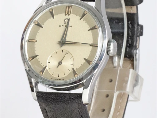 Title: KU5048
Brand: Omega
Model: 
Ref: KU5048
Category: Dress
Diameter: 36mm
Functions: 
Year: 1960
Price: 7200
Condition: undefined
Dial Color: Hvid
Strap: Læder
Case material: Stål
Gender: Herre
Match: 100.0%
Billedet er ejet af Krognos (135999) Et Omega ur