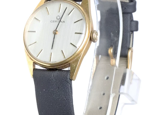 Title: KU2793
Brand: Certina
Model: 
Ref: KU2793
Category: Dress
Diameter: 25mm
Functions: 
Year: 1970
Price: 2000
Condition: undefined
Dial Color: Sølv
Strap: Læder
Case material: Stål
Gender: Dame
Match: 100.0%
Billedet er ejet af Krognos (102283) Et Certina ur