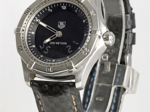 Title: KU5013
Brand: Tag Heuer
Model:
Ref: KU5013
Category: Sport
Diameter: 39mm
Functions: Dato
Year: 2000
Price: 5600
Condition: undefined
Dial Color: Sort
Strap: Læder
Case material: Stål
Gender: Herre
Match: 100.0%
Billedet er ejet af Krognos (142142) Et Tag Heuer ur