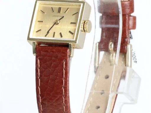 Title: Dressur fra 1960'erne
Brand: Certina
Model: 
Ref: KU5052
Category: Dress
Diameter: 18mm
Functions: Dato
Year: 1960
Price: 4000
Condition: undefined
Dial Color: Guld
Strap: Læder
Case material: Guld
Gender: Dame
Match: 100.0%
Billedet er ejet af Krognos (347367) Et Certina ur