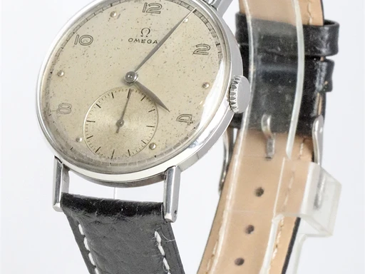 Title: KU5037
Brand: Omega
Model: 
Ref: KU5037
Category: Dress
Diameter: 35mm
Functions: 
Year: 1940
Price: 7200
Condition: undefined
Dial Color: Hvid
Strap: Læder
Case material: Stål
Gender: Herre
Match: 100.0%
Billedet er ejet af Krognos (148921) Et Omega ur