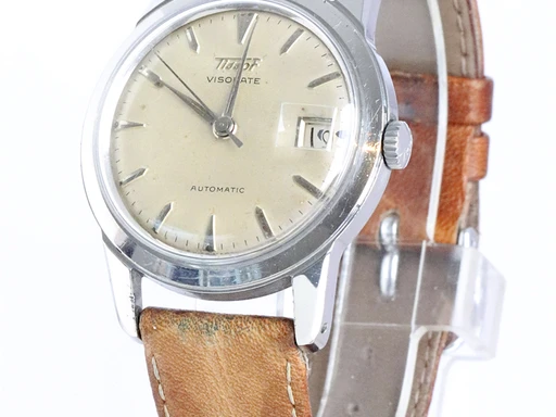 Title: Visodate Automatic
Brand: Tissot
Model: Visodate Automatic
Ref: KU3550
Category: Dress
Diameter: 34mm
Functions: Dato
Year: 1960
Price: 4000
Condition: undefined
Dial Color: Hvid
Strap: Læder
Case material: Stål
Gender: Herre
Match: 100.0%
Billedet er ejet af Krognos (102277) Et Tissot ur