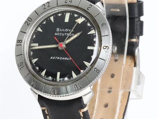 Title: Accutron Astronaut
Brand: Bulova
Model: Astronaut
Ref: KU3215
Category: Pilot
Diameter: 38mm
Functions: GMT
Year: 1960
Price: 10000
Condition: undefined
Dial Color: Sort
Strap: Læder
Case material: Stål
Gender: Herre
Match: 100.0%
Billedet er ejet af Krognos (135975) Et Bulova ur