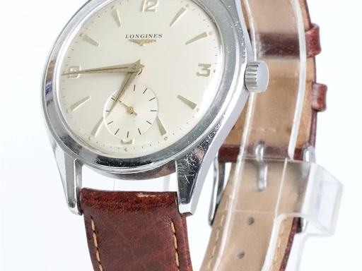 Title: fra 1960'erne med manuelt optræk
Brand: Longines
Model:
Ref: KU3685
Category: Dress
Diameter: 37mm
Functions:
Year: 1960
Price: 5600
Condition: undefined
Dial Color: Hvid
Strap: Læder
Case material: Stål
Gender: Herre
Match: 100.0%
Billedet er ejet af Krognos (136077) Et Longines ur