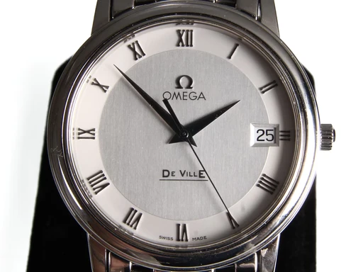 Title: De Ville Prestige herreur. (New)
Brand: Omega
Model: De Ville Prestige
Ref: 4510.33.00
Category: Dress
Diameter: 34mm
Functions: Dato
Year: null
Price: 6200
Condition: undefined
Dial Color: Hvid
Strap: Metal
Case material: Stål
Gender: Herre
Match: 100.0%
Billedet er ejet af Lauritz (427868) Et Omega ur