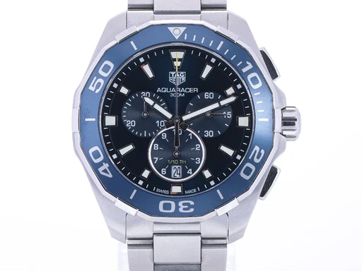 Title: Aquaracer 300M. Herrearmbåndsur af stål Ø 43 mm
Brand: Tag Heuer
Model: Aquaracer
Ref: CAY1111B
Category: Sport
Diameter: 43mm
Functions: Kronograf, Dato
Year:
Price: 11000
Condition: 7.0
Dial Color: Blå
Strap: Metal
Case material: Stål
Gender: Herre
Match: 100.0%
Billedet er ejet af Lauritz (530716) Et Tag Heuer ur