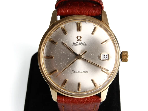 Title: 'Seamaster'. Vintage herreur i 14 kt. guld med sølvfarvet skive, ca. 1969
Brand: Omega
Model: Seamaster
Ref: 166.001
Category: Dress
Diameter: 34mm
Functions: Dato
Year: 1969
Price: 12500
Condition: undefined
Dial Color: Sølv
Strap: Læder
Case material: Guld
Gender: Herre
Match: 100.0%
Billedet er ejet af Lauritz (340899) Et Omega ur