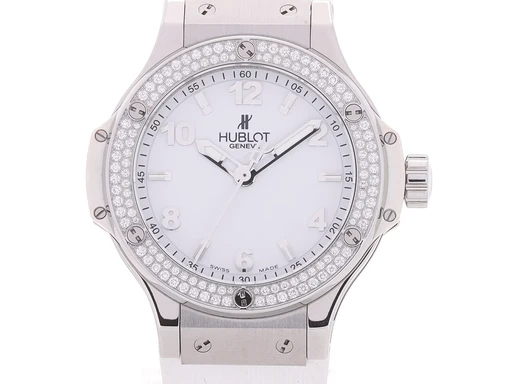 Title: . Armbåndsur af stål, model 'Big Bang'
Brand: Hublot
Model: Big Bang
Ref: null
Category: Sport
Diameter: 35mm
Functions:
Year: null
Price: 44000
Condition: undefined
Dial Color: Hvid
Strap: Gummi
Case material: Stål
Gender: Unisex
Match: 100.0%
Billedet er ejet af Lauritz (450881) Et Hublot ur