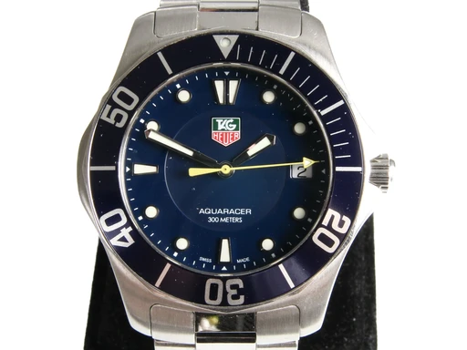 Title: 'Aquaracer'. Herreur i stål med blå skive, 2000'erne (New)
Brand: Tag Heuer
Model: Aquaracer
Ref: WAB1112
Category: Dykker
Diameter: 39mm
Functions: Dato
Year: 2000
Price: 6000
Condition: undefined
Dial Color: Blå
Strap: Metal
Case material: Stål
Gender: Herre
Match: 100.0%
Billedet er ejet af Lauritz (318544) Et Tag Heuer ur
