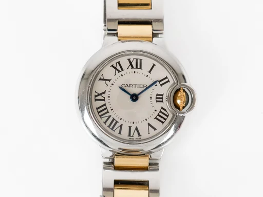 Title: : 'Ballon Bleu' damearmbåndsur af stål og 18 kt. guld. Quartz. Ref.nr. 3900. (New)
Brand: Cartier
Model: Ballon Bleu
Ref: 3900
Category: Dress
Diameter: 28mm
Functions: Dato
Year: null
Price: 22000
Condition: undefined
Dial Color: Hvid
Strap: Metal
Case material: Stål
Gender: Dame
Match: 100.0%
Billedet er ejet af Lauritz (446458) Et Cartier ur
