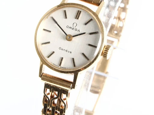 Title: Geneve dame ur af 14 kt. guld fra 1972. (New)
Brand: Omega
Model: Geneve
Ref: 511.297
Category: Dress
Diameter: 19mm
Functions:
Year: 1972
Price: 12500
Condition: 7.0
Dial Color: Sølv
Strap: Andet
Case material: Guld
Gender: Dame
Match: 100.0%
Billedet er ejet af Lauritz (544881) Et Omega ur