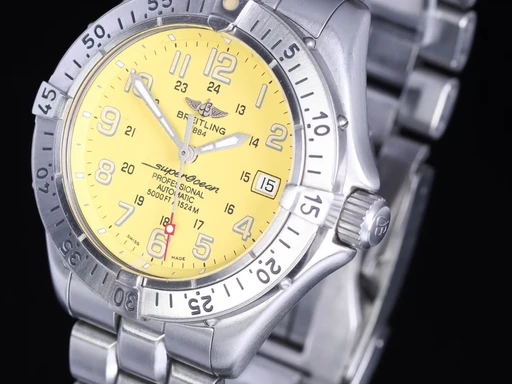 Title: 'Superocean'. Herreur af stål med gul skive, Ø 41 mm (New)
Brand: Breitling
Model: Superocean
Ref: A17345
Category: Dykker
Diameter: 41mm
Functions: Dato
Year: null
Price: 13500
Condition: undefined
Dial Color: Gul
Strap: Metal
Case material: Stål
Gender: Herre
Match: 100.0%
Billedet er ejet af Lauritz (434712) Et Breitling ur