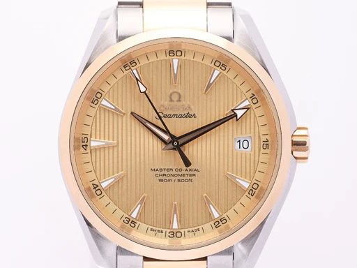 Title: Seamaster Aqua Terra Co-Axial Chronometer armbåndsur af 18 kt guld og stål
Brand: Omega
Model: Seamaster Aqua Terra Chronometer Co-Axial
Ref: 23120422108001
Category: Dress
Diameter: 39mm
Functions: Dato
Year: null
Price: 48000
Condition: undefined
Dial Color: Guld
Strap: Metal
Case material: Stål
Gender: Herre
Match: 100.0%
Billedet er ejet af Lauritz (152584) Et Omega ur