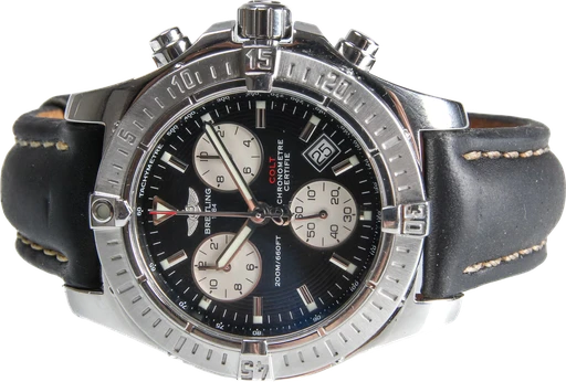 Title: 'Colt Chronograph 41'. Herreur i stål, Ø 41 mm.
Brand: Breitling
Model: Colt Chronograph 41
Ref: A73380
Category: Sport
Diameter: 41mm
Functions: Kronograf, Dato
Year:
Price: 11000
Condition:
Dial Color: Sort
Strap: Læder
Case material: Stål
Gender: Herre
Match: 100.0%
Billedet er ejet af Lauritz (720991) Et Breitling ur