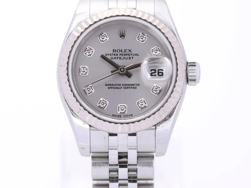 Title: Oyster Perpetual Datejust damearmbåndsur af stål og 18 kt hvidguld, 2015
Brand: Rolex
Model: Oyster Perpetual Datejust
Ref: 179174G
Category: Dress
Diameter: 26mm
Functions: Dato
Year: 2015
Price: 58000
Condition: 8.5
Dial Color: Grå
Strap: Metal
Case material: Stål
Gender: Dame
Match: 100.0%
Billedet er ejet af Lauritz (147016) Et Rolex ur