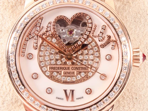 Title: Limiteret damearmbåndsur fra , model Pavée Amour Heart Beat by Shu Qi
Brand: Frederique Constant
Model: Pavée Amour Heart Beat by Shu Qi
Ref: FC-310SQPV2PD4
Category: Dress
Diameter: 34mm
Functions: Dato
Year: null
Price: 7400
Condition: undefined
Dial Color: Hvid
Strap: Læder
Case material: Guld
Gender: Dame
Match: 100.0%
Billedet er ejet af Lauritz (363978) Et Frederique Constant ur